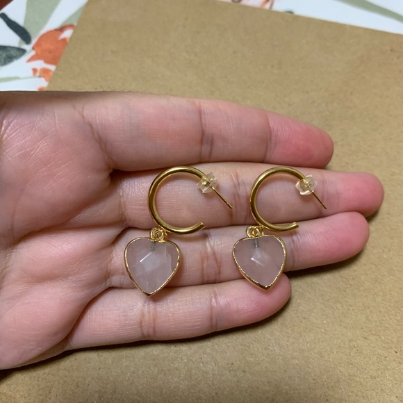 Blush stone heart hoops, 18K gold plated - Picture 4 of 4